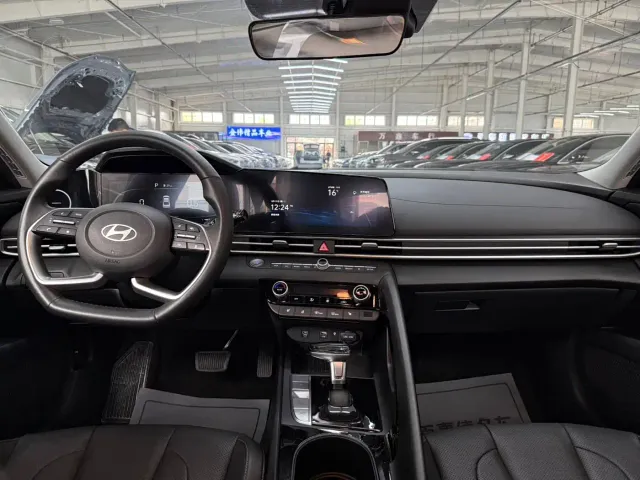 Hyundai Elantra — Фото автомобиля 5