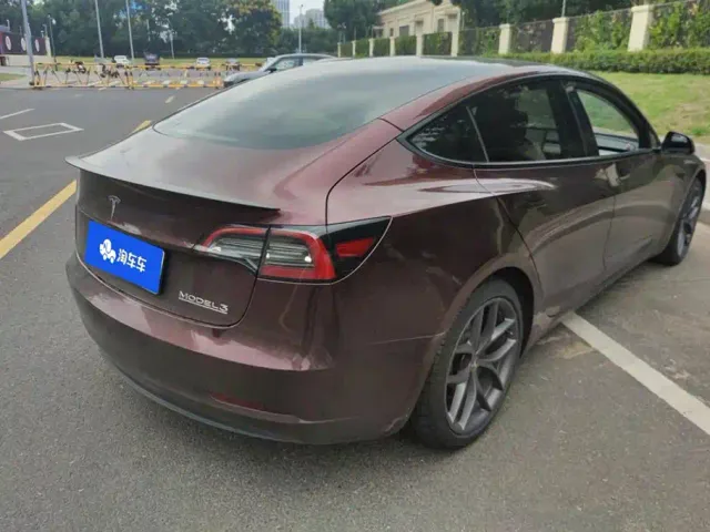 Tesla Model 3 — Фото автомобиля 3