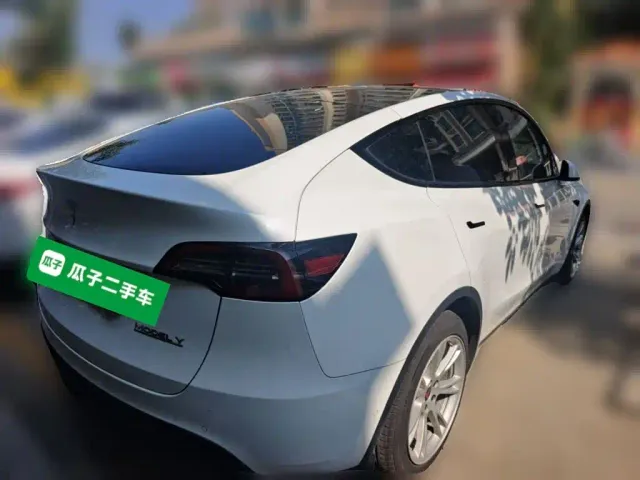 Tesla Model Y — Фото автомобиля 6