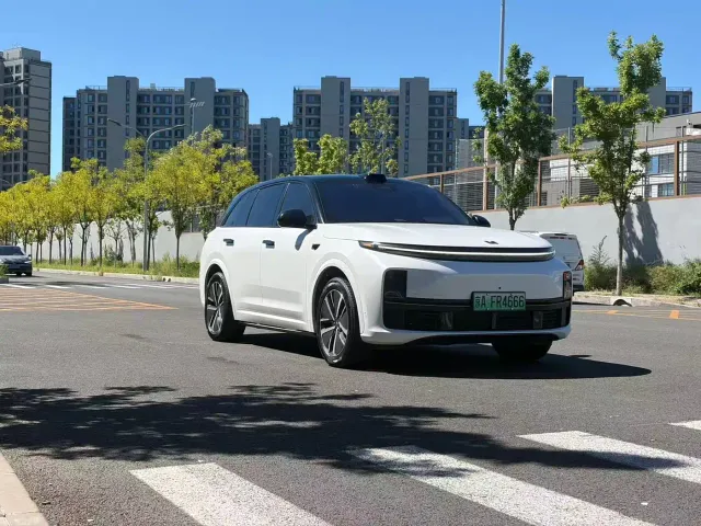 Li Auto L7 — Фото автомобиля 3