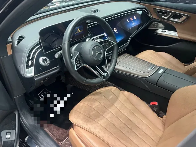 Mercedes-Benz E-Class — Фото автомобиля 4
