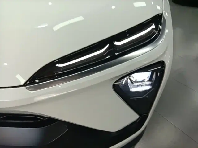 Nio EC6 — Фото автомобиля 23