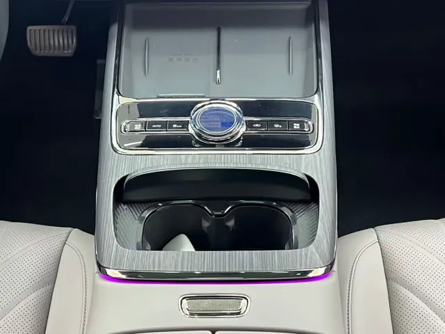 Geely Galaxy Xingyao 8 — Фото автомобиля 30