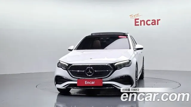 Mercedes-Benz E-Class — Фото автомобиля 3