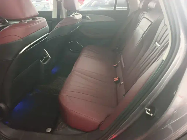 Hongqi H5 — Фото автомобиля 16