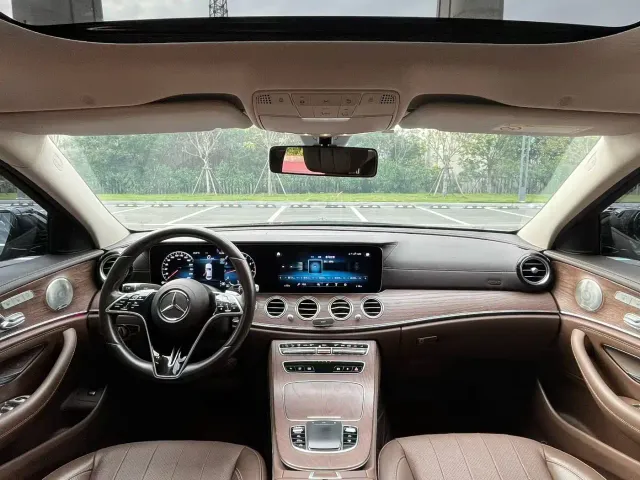 Mercedes-Benz E-Class — Фото автомобиля 5