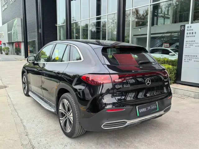 Mercedes-Benz EQE SUV — Фото автомобиля 3