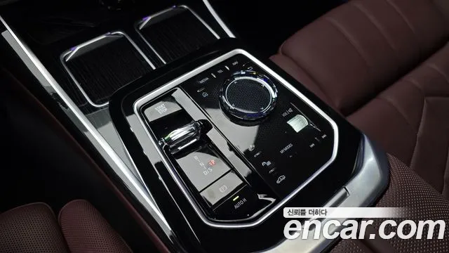 BMW 7-Series 7 серия (G70) 740i xDrive M Sport — Фото автомобиля 9