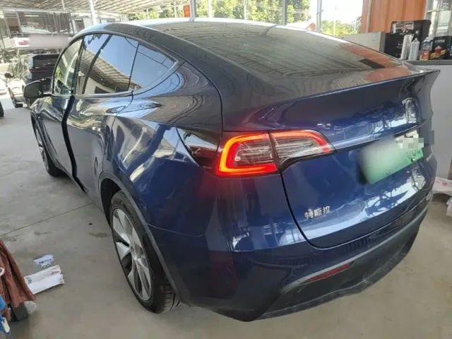 Tesla Model Y — Фото автомобиля 4