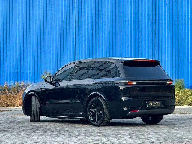Li Auto L8 — Фото автомобиля 5