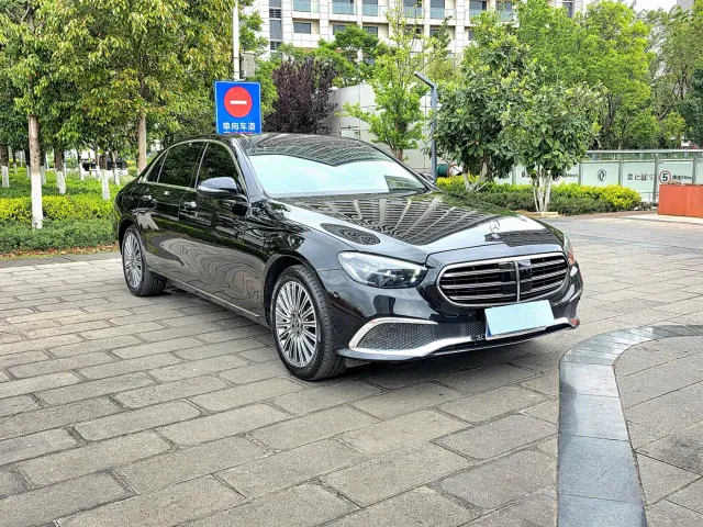 Mercedes-Benz E-Class — Фото автомобиля 3