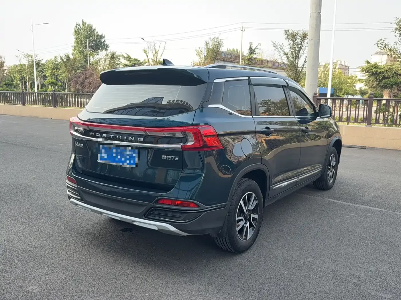Dongfeng Fengxing Fengxing T5 2023 Golden Age 1.6L Manual Dream Chaser 5-Seater — Фото автомобиля 4