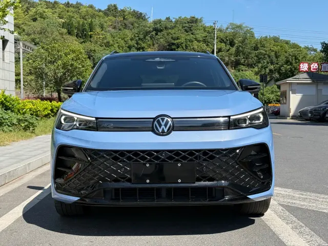 Volkswagen Tiguan L — Фото автомобиля 2
