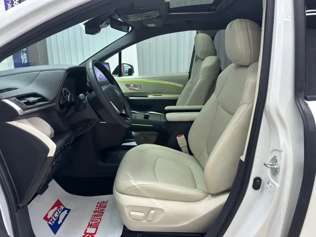 Toyota Sienna — Фото автомобиля 8