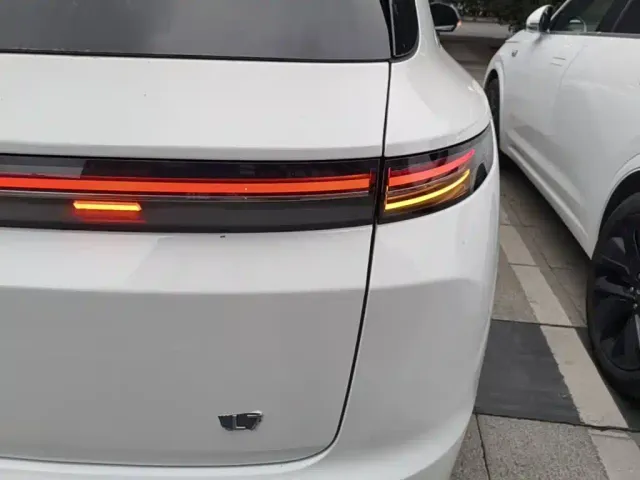 Li Auto L7 — Фото автомобиля 7