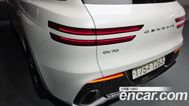 Genesis GV70 2.5T Бензин 2WD — Фото автомобиля 15