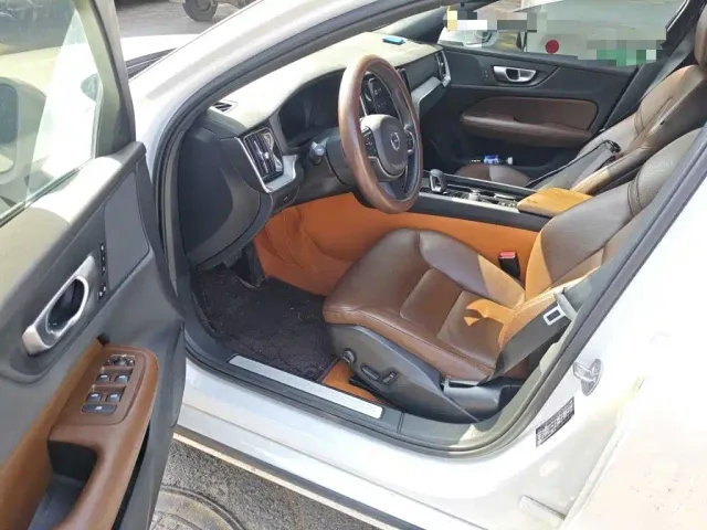 Volvo S60 — Фото автомобиля 13