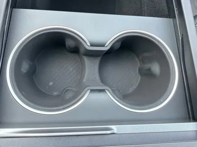 Tesla Model 3 — Фото автомобиля 15