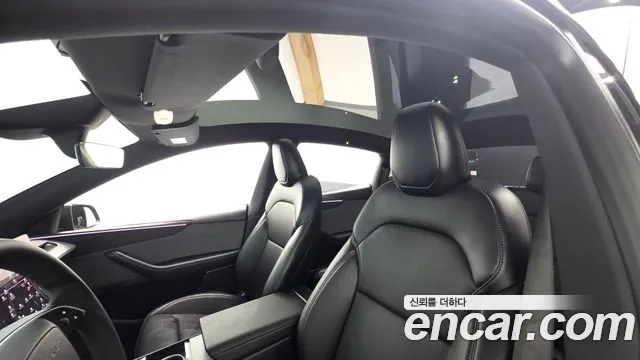 Tesla Model Y — Фото автомобиля 16