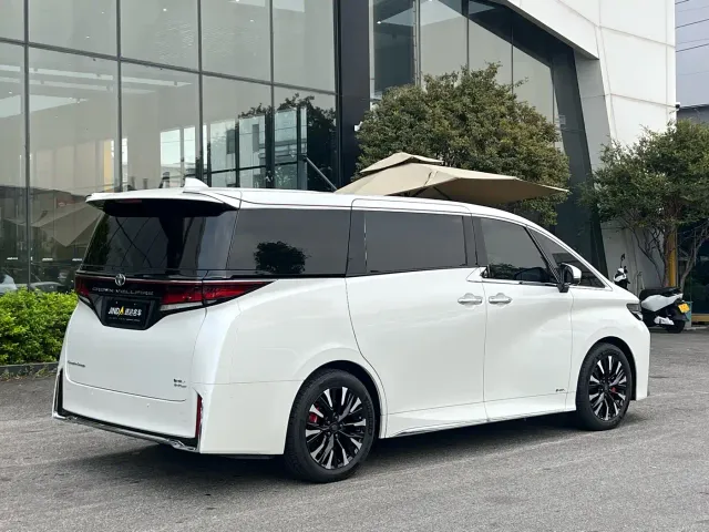 Toyota Vellfire — Фото автомобиля 11