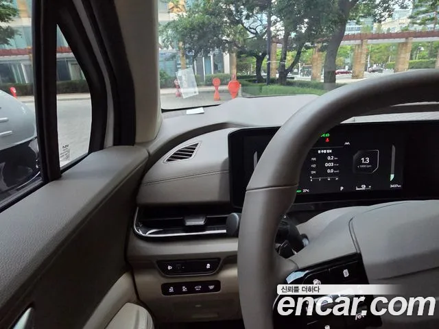 Kia Carnival Generation 4 — Фото автомобиля 4