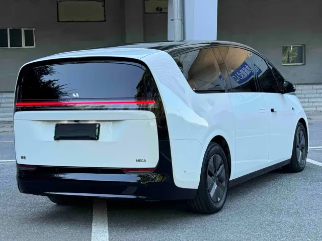 Li Auto MEGA — Фото автомобиля 6