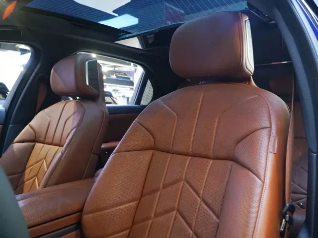BMW 7 Series — Фото автомобиля 11