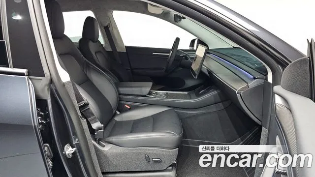 Tesla Model Y — Фото автомобиля 16