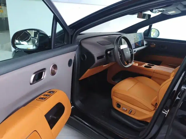 Li Auto i8 — Фото автомобиля 15