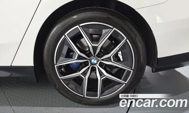 BMW 5 Series — Фото автомобиля 6
