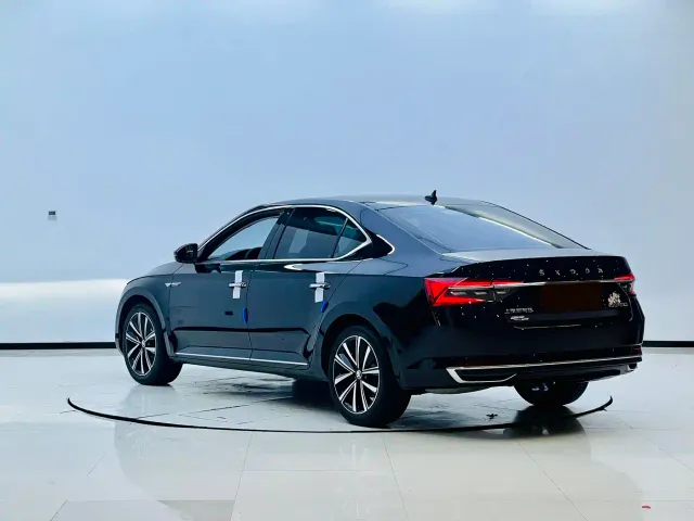 Skoda Superb — Фото автомобиля 4