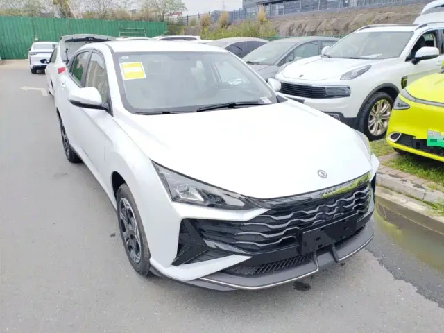 Dongfeng Yixuan — Фото автомобиля 3