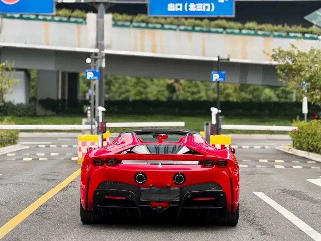Ferrari SF90 — Фото автомобиля 8
