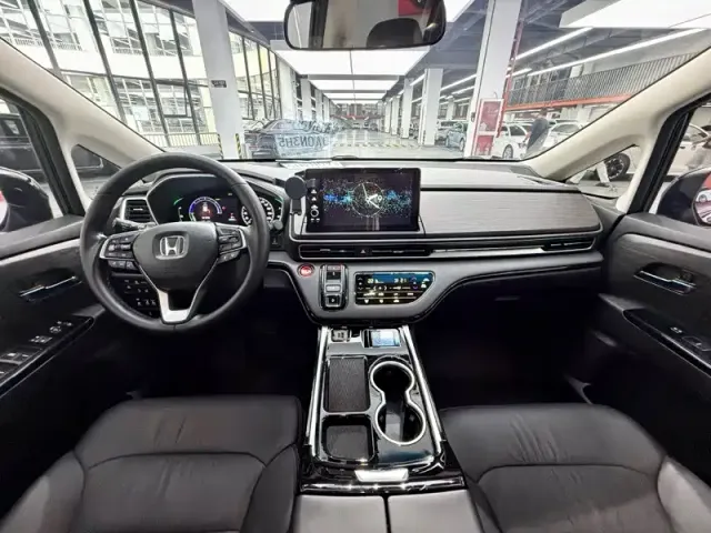 Honda Elysion — Фото автомобиля 5