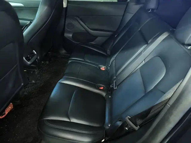 Tesla Model Y — Фото автомобиля 16