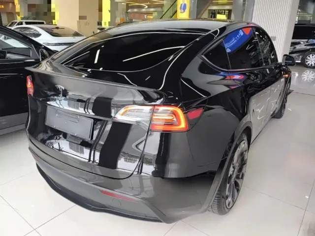 Tesla Model Y — Фото автомобиля 6