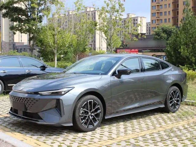 Фотография автомобиля — Changan UNI-V