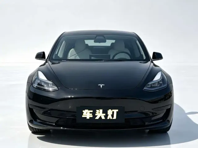 Tesla Model 3 — Фото автомобиля 2