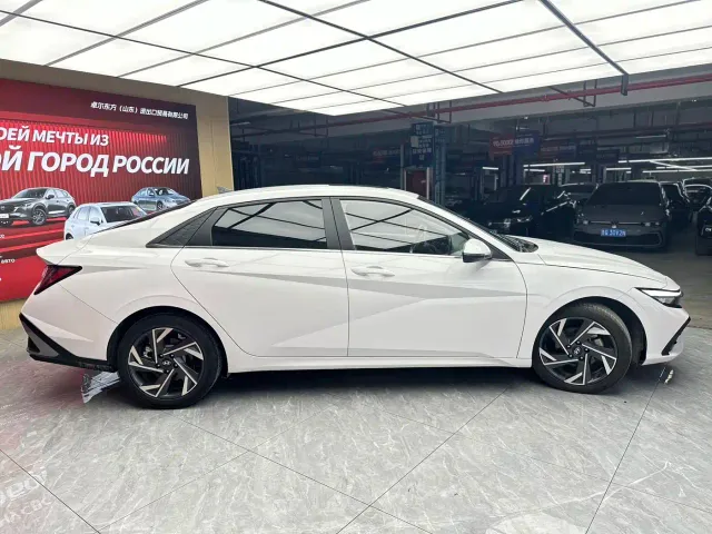 Hyundai Elantra — Фото автомобиля 4