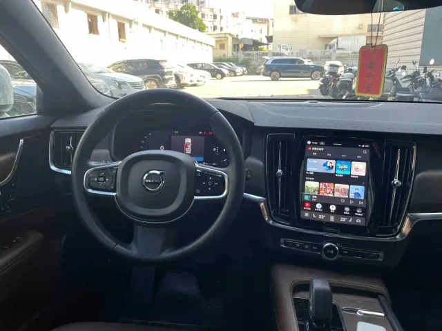 Volvo V90 — Фото автомобиля 10