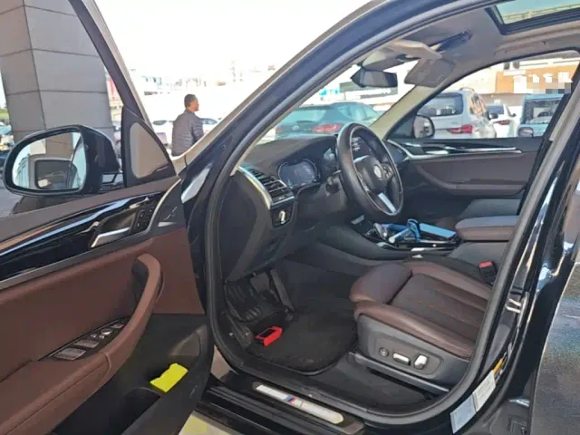 BMW iX3 — Фото автомобиля 15