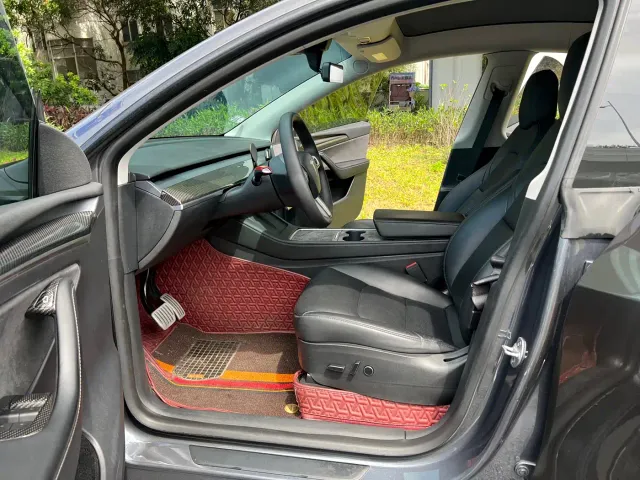 Tesla Model Y — Фото автомобиля 9