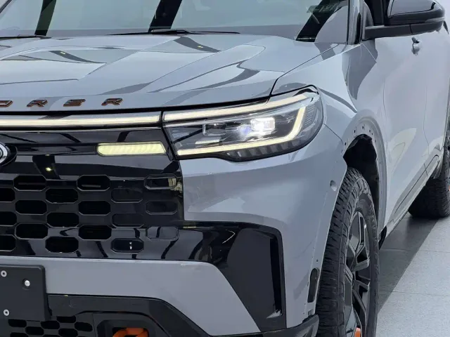 Ford Explorer — Фото автомобиля 4