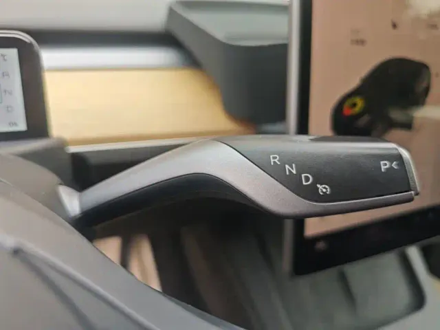 Tesla Model Y — Фото автомобиля 13