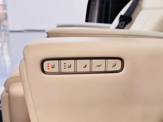 Li Auto MEGA — Фото автомобиля 11