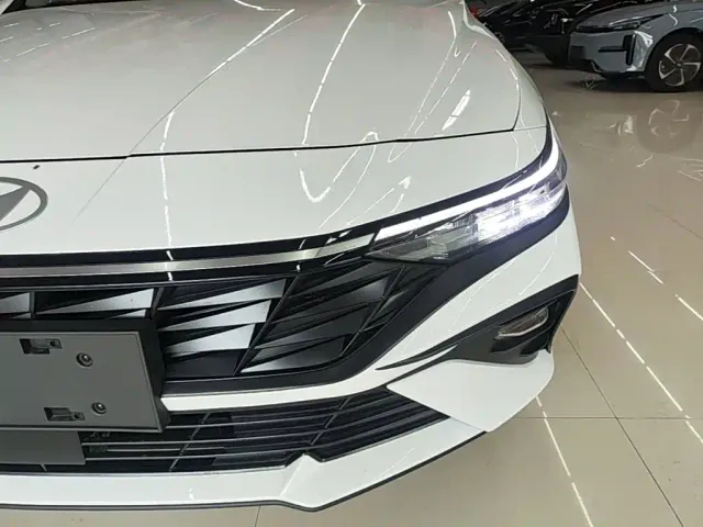 Hyundai Elantra — Фото автомобиля 17