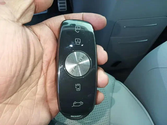 Roewe iMAX8 — Фото автомобиля 8