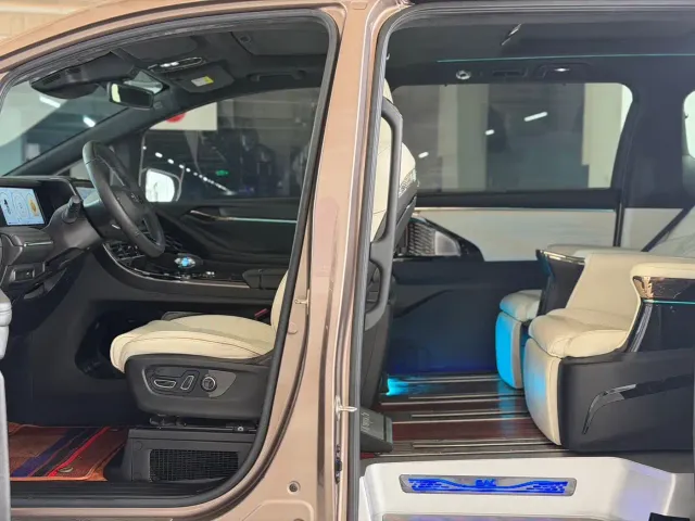 GAC Trumpchi M8 — Фото автомобиля 8
