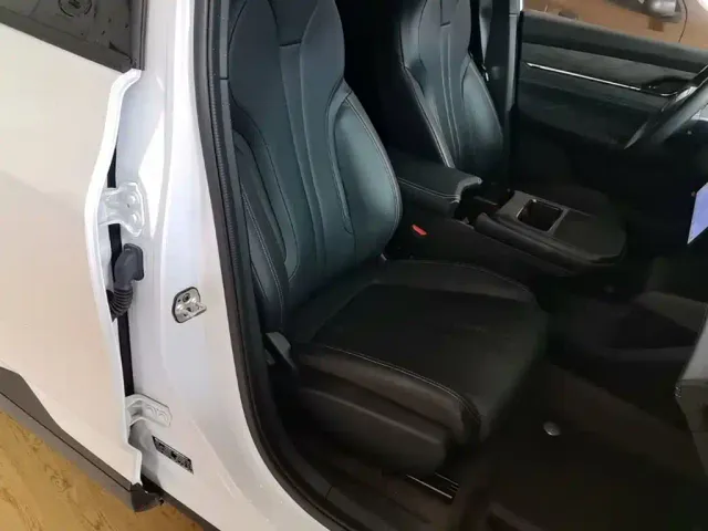 Dongfeng Fengshen L7 — Фото автомобиля 24