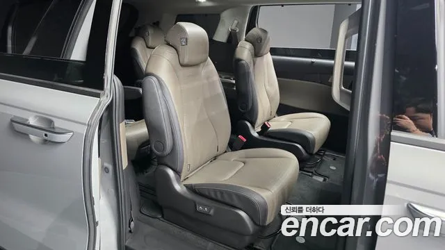 Kia Carnival — Фото автомобиля 18